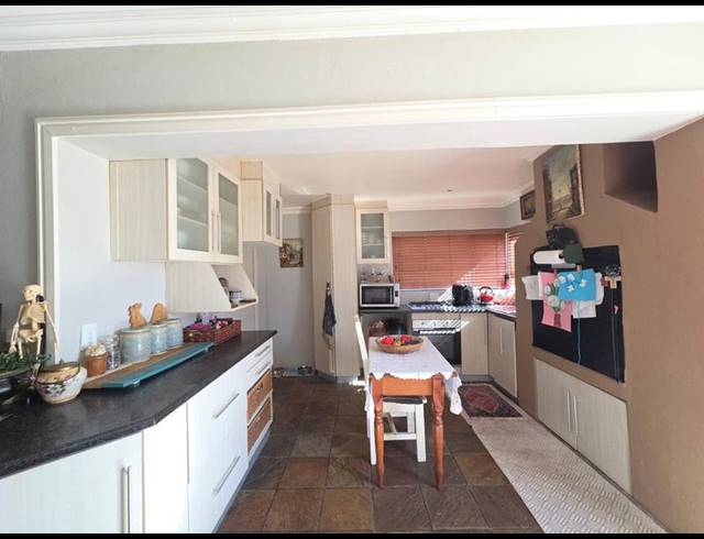 2 BEDROOM HOUSE FOR SALE IN D'URBANVALE